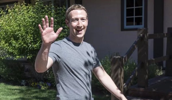 फेसबुक के सीईओ मार्क जुकरबर्ग ने लोगों को बांटने पर माफी मांगी