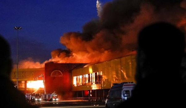 रूस के बाजार में आग लगी, 3,0000 लोगों को बचाया