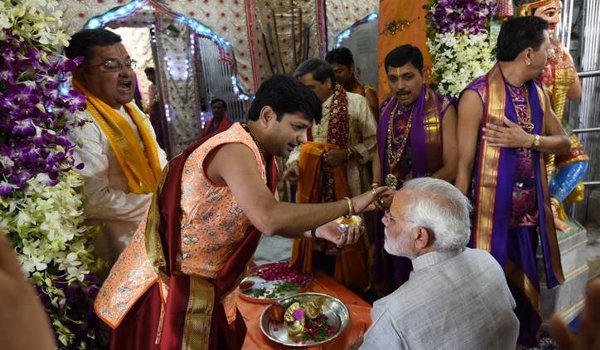 पीएम नरेन्द्र मोदी ने संप्रग पर निशाना साधा पीएम नरेन्द्र मोदी ने संप्रग पर निशाना साधा