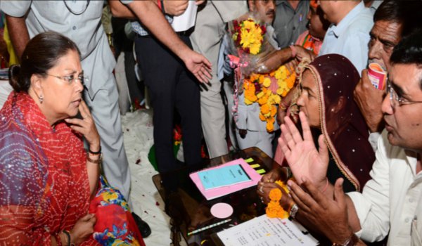 मुख्यमंत्री राजे ने धनतेरस पर नसीराबाद वासियों को दी पूर्ण नगरपालिका की सौगात मुख्यमंत्री राजे ने धनतेरस पर नसीराबाद वासियों को दी पूर्ण नगरपालिका की सौगात