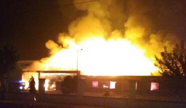 जापानी कंपनी में रात से लगी आग अभी तक नहीं बुझी, करोड़ों का नुकसान