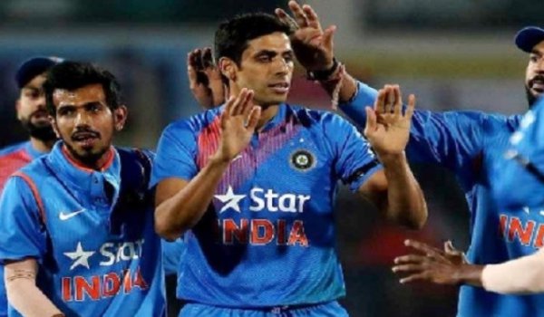 आशीष नेहरा 1 नवम्बर को खेलेंगे अपना अंतिम अंतरराष्ट्रीय मैच आशीष नेहरा 1 नवम्बर को खेलेंगे अपना अंतिम अंतरराष्ट्रीय मैच
