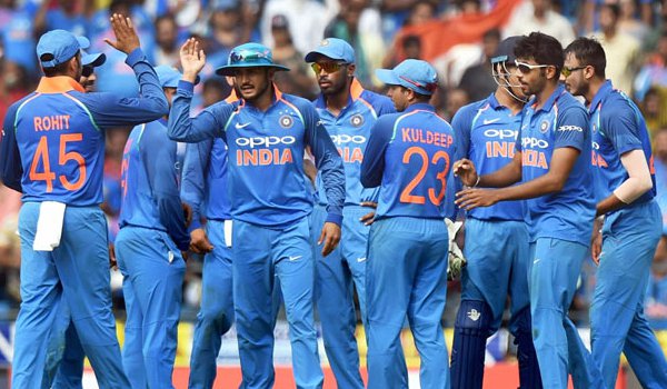पुणे वनडे : धवन, कार्तिक के अर्धशतक, भारत की जीत पुणे वनडे : धवन, कार्तिक के अर्धशतक, भारत की जीत
