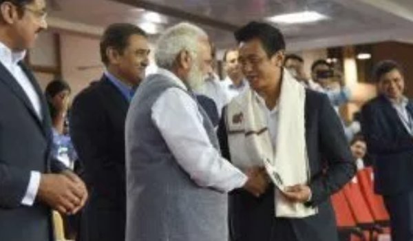 मोदी ने पूर्व भारतीय फुटबाल खिलाड़ियों को सम्मानित किया