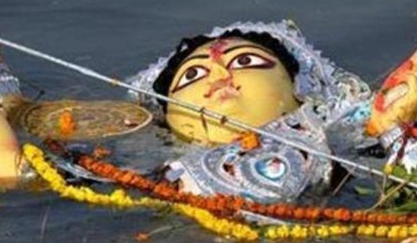 झारखंड : पलामू जिले में मूर्ति विसर्जन के दौरान संघर्ष, एक घायल झारखंड : पलामू जिले में मूर्ति विसर्जन के दौरान संघर्ष, एक घायल