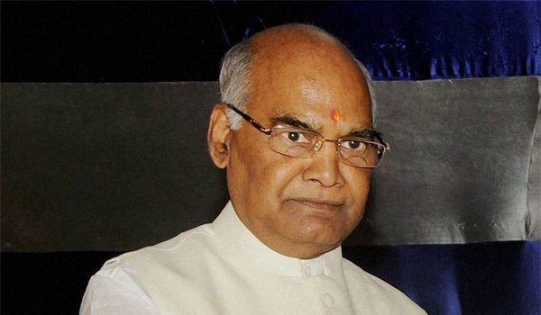 Kovind arrives in Kerala, takes salute amid pouring rain