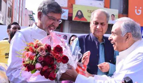 जयपुर पहुंची सत्यार्थी की ‘भारत यात्रा’, 11000 बच्चों ने सीखे आत्मरक्षा के गुर जयपुर पहुंची सत्यार्थी की ‘भारत यात्रा’, 11000 बच्चों ने सीखे आत्मरक्षा के गुर