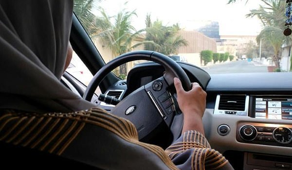 सऊदी अरब : वाहन चलाने पर महिलाओं को देना होगा जुर्माना