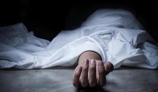 लखनऊ : सरकारी अधिकारी की पत्नी ने फांसी लगा कर दी जान लखनऊ : सरकारी अधिकारी की पत्नी ने फांसी लगा कर दी जान