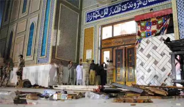 बलूचिस्तान : दरगाह में आत्मघाती विस्फोट, 12 की मौत