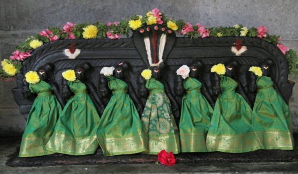 लक्ष्मी हुई स्वतंत्र, पाताल हुआ निहाल लक्ष्मी हुई स्वतंत्र, पाताल हुआ निहाल