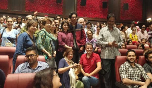 ‘सीक्रेट सुपरस्टार’ जायरा वसीम व तीर्थ शर्मा ने किया सिनेमाघर का दौरा