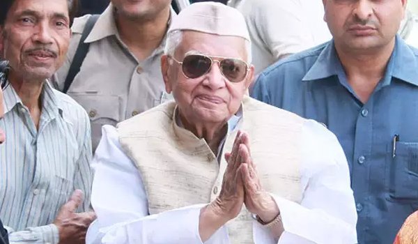 नारायण दत्त तिवारी आईसीयू में, हालत नाजुक नारायण दत्त तिवारी आईसीयू में, हालत नाजुक