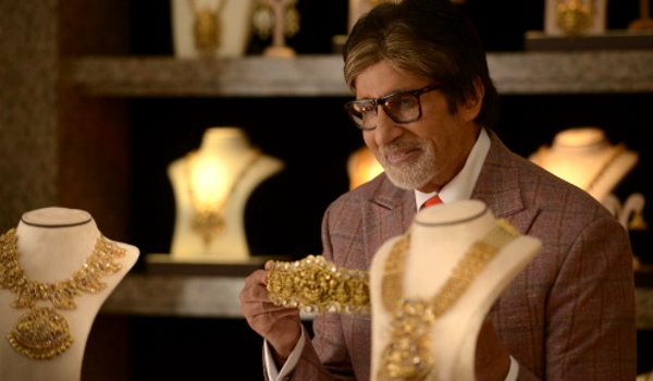 महिलाओं के आभूषणों को देखकर मंत्रमुग्ध हो जाते हैं अमिताभ महिलाओं के आभूषणों को देखकर मंत्रमुग्ध हो जाते हैं अमिताभ