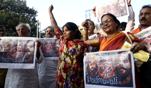 दिल्ली में फिल्म ‘पद्मावती’ के खिलाफ विरोध प्रदर्शन