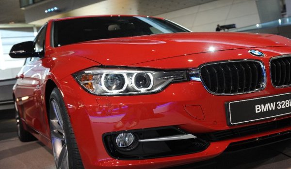 BMW ने तकनीकी खामी वाले 10 लाख वाहन वापस मंगाए