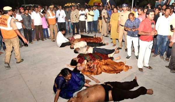 आंध्र प्रदेश : नौका दुर्घटना में 14 की मौत, 9 लापता