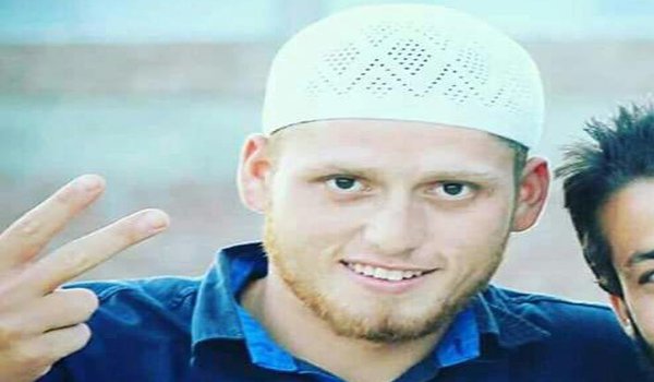 आतंकी बन चुके फुटबॉलर मजीद खान ने समर्पण कर दिया है : सेना आतंकी बन चुके फुटबॉलर मजीद खान ने समर्पण कर दिया है : सेना