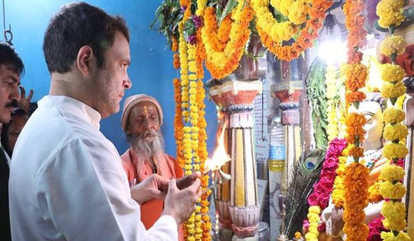 मोदी एक जादूगर, लोगों के साथ कर रहे हैं ट्रिक : राहुल गांधी मोदी एक जादूगर, लोगों के साथ कर रहे हैं ट्रिक : राहुल गांधी