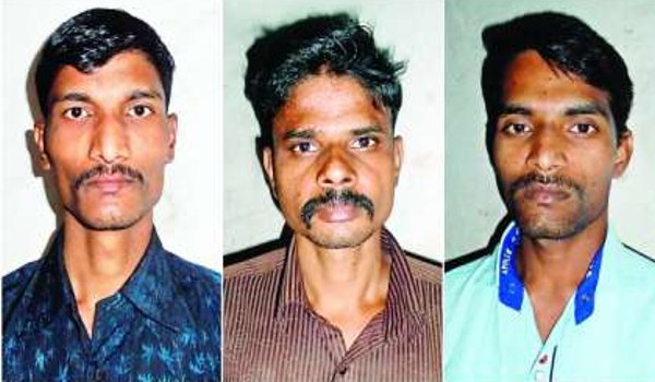 कोपर्डी रेप एवं मर्डर मामले के 3 दोषियों को मृत्युदंड कोपर्डी रेप एवं मर्डर मामले के 3 दोषियों को मृत्युदंड