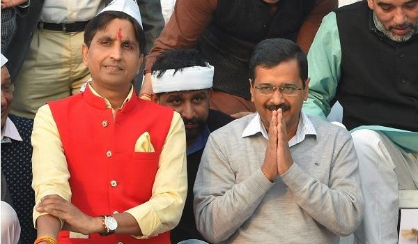 ‘आप’ को आगे बढ़ने के लिए सही रास्ते को ढूंढना होगा : कुमार विश्वास ‘आप’ को आगे बढ़ने के लिए सही रास्ते को ढूंढना होगा : कुमार विश्वास