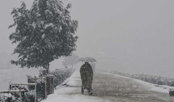 कश्मीर में तापमान शून्य से नीचे, लेह सबसे ठंडा