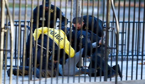 man arrested for attempting to jump White House fence