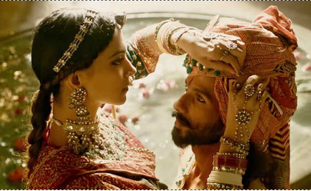 ‘पद्मावती’ की रिलीज से पहले दीपिका पादुकोण की सरप्राइज पार्टी ‘पद्मावती’ की रिलीज से पहले दीपिका पादुकोण की सरप्राइज पार्टी
