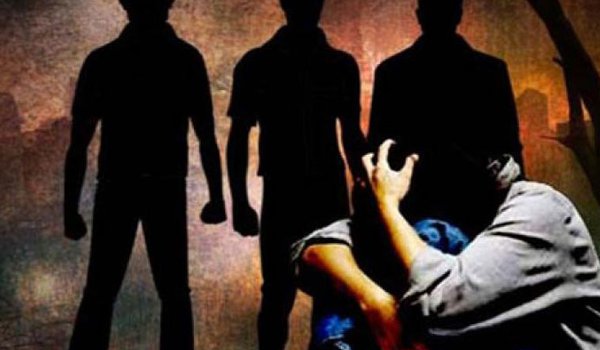 16 साल की लडकी के साथ नशेड़ियों ने किया गैंगरेप, 1 अरेस्ट 16 साल की लडकी के साथ नशेड़ियों ने किया गैंगरेप, 1 अरेस्ट