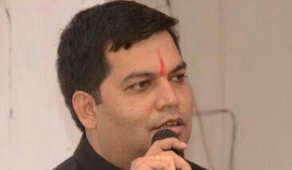 BJP leader Raja Dubey collapses on stage in Sagar, dies