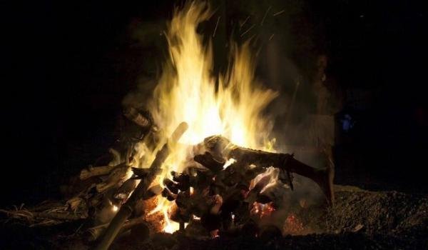 जागते शमशान और बदलते इतिहास जागते शमशान और बदलते इतिहास