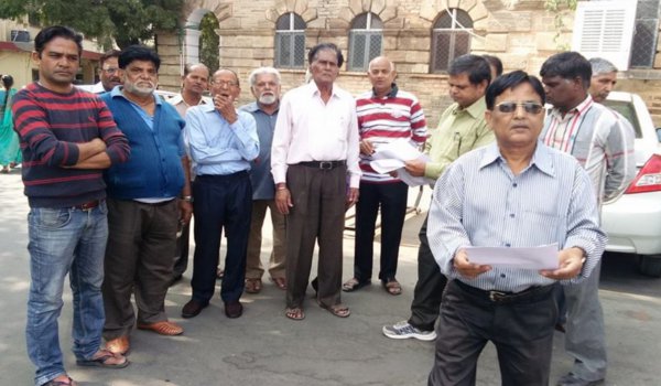 कलक्टर की चौखट तक जा पहुंचा अनधिकृत गेट का मामला कलक्टर की चौखट तक जा पहुंचा अनधिकृत गेट का मामला