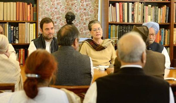 संसदीय लोकतंत्र पर काली छाया डाल रही है ‘अहंकारी’ मोदी सरकार : सोनिया संसदीय लोकतंत्र पर काली छाया डाल रही है ‘अहंकारी’ मोदी सरकार : सोनिया