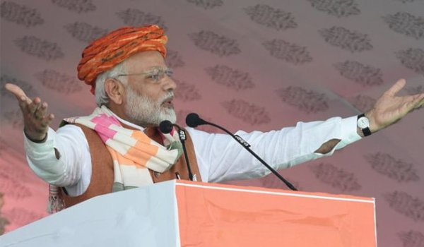 मैंने चाय बेची, देश नहीं : पीएम मोदी मैंने चाय बेची, देश नहीं : पीएम मोदी
