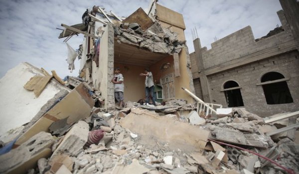 यमन में हवाई हमलों में 50 की मौत