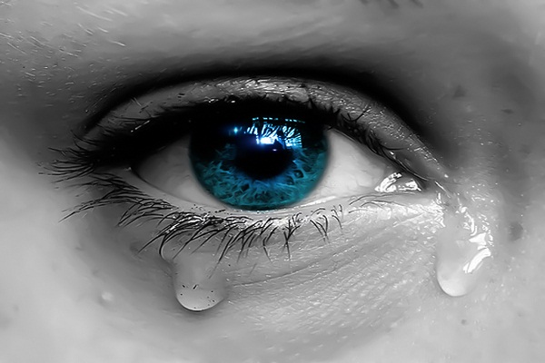 जानिए कैसे रोना भी सेहत के लिए है फायदेमंद