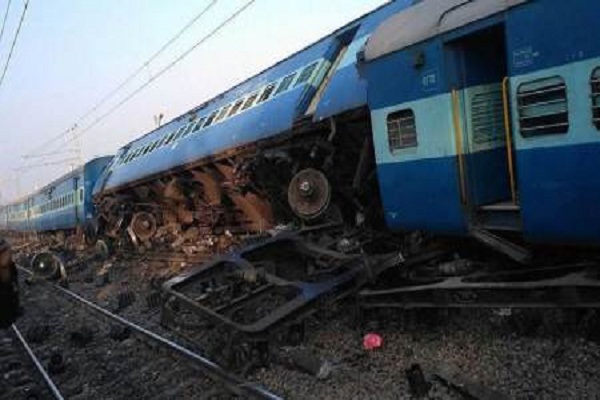 6 dons of Manduadih Express derailed in New Delhi