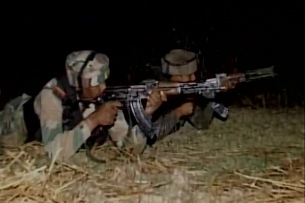 OMG जम्मू एवं कश्मीर CRPF शिविर पर आतंकी हमला, 1 जवान शहीद OMG जम्मू एवं कश्मीर CRPF शिविर पर आतंकी हमला, 1 जवान शहीद