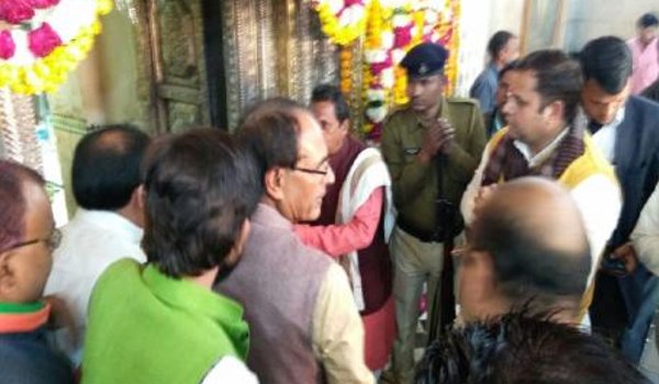 CM Shivraj tweet photos of Orchha Temple, deleted after controversy