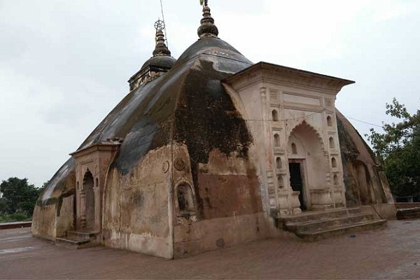 इस मंदिर में टपकने लगता है बारिश आने के 7 दिन पहले ही पानी इस मंदिर में टपकने लगता है बारिश आने के 7 दिन पहले ही पानी
