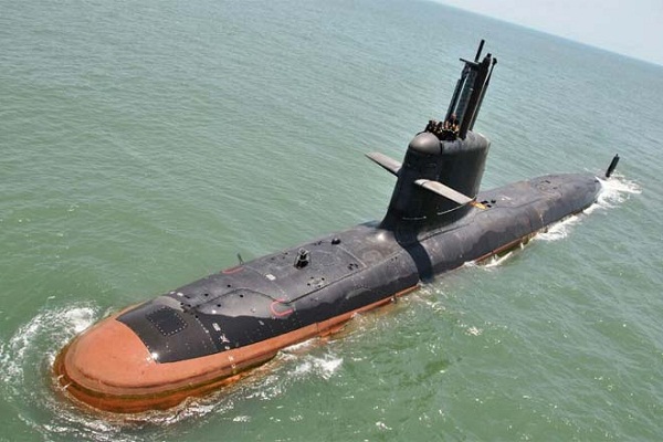 PM मोदी ने नौसेना को पहली स्वदेशी स्कॉर्पीन श्रेणी की पनडुब्बी सौंपी