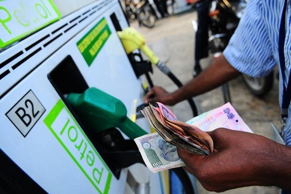 Decrease in petrol prices, know how much rupee was cheap