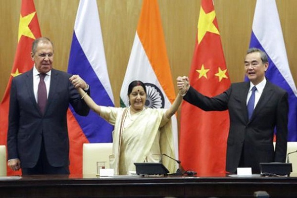 आतंक के खिलाफ रूस, भारत व चीन हुए एक जुट