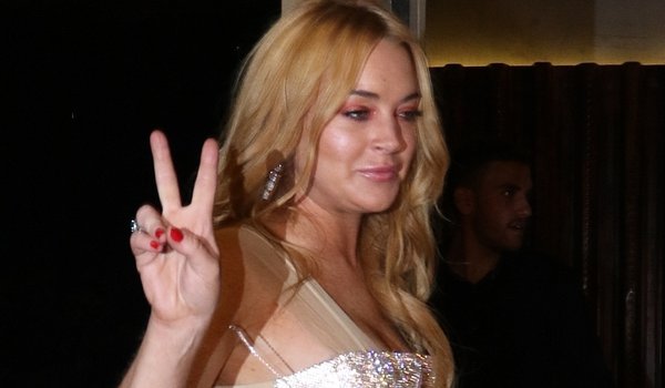 Lindsay Lohan bitten by snake in Thailand
