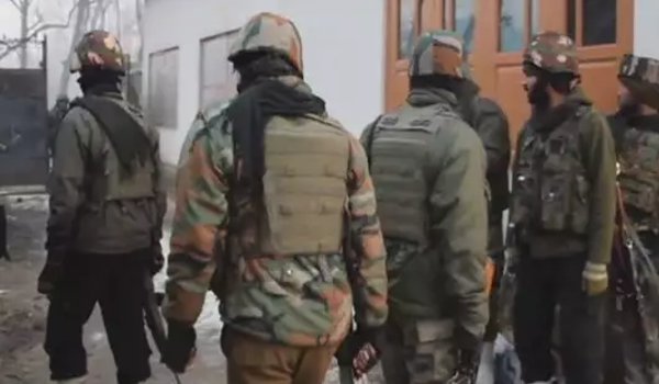 कश्मीर के शोपियां मुठभेड़, महिला सहित 2 आतंकवादी ढेर