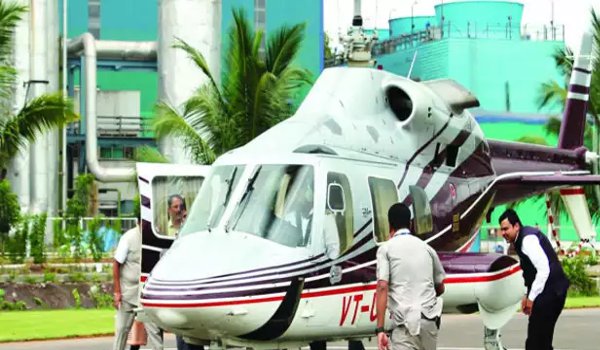 ‘ओवरलोडिंग’ के कारण फडणवीस के हेलीकॉप्टर की आपात लैंडिंग