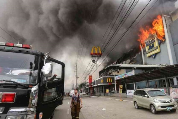 A fire in the shopping mall in the Philippines, a stampede in the logo