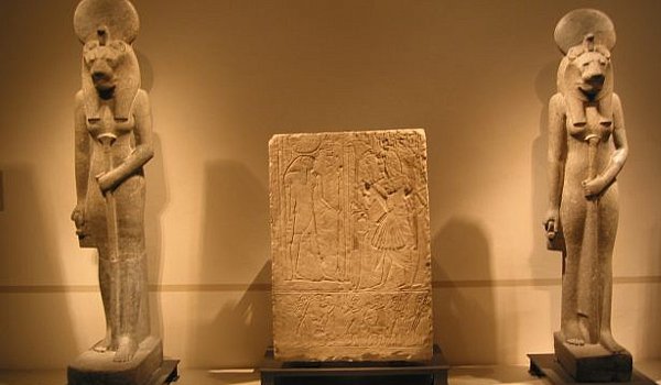लक्जर में मिस्र की देवी की 27 प्राचीन मूर्तियां मिलीं