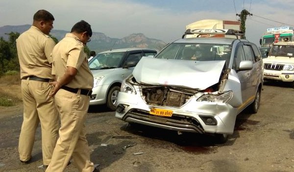 केंद्रीय मंत्री अनंत गीते सड़क दुर्घटना में घायल