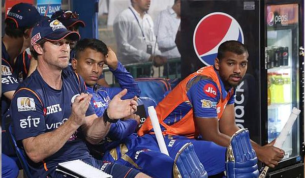 मुंबई इंडियंस ने फील्डिंग कोच जोंटी रोड्स से तोड़ा नाता मुंबई इंडियंस ने फील्डिंग कोच जोंटी रोड्स से तोड़ा नाता